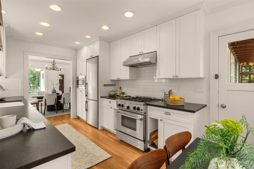 Property photo for 1914 3rd Avenue N, Seattle photo 11