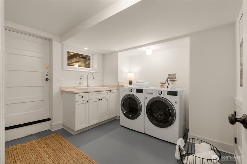 Property photo for 1914 3rd Avenue N, Seattle photo 17