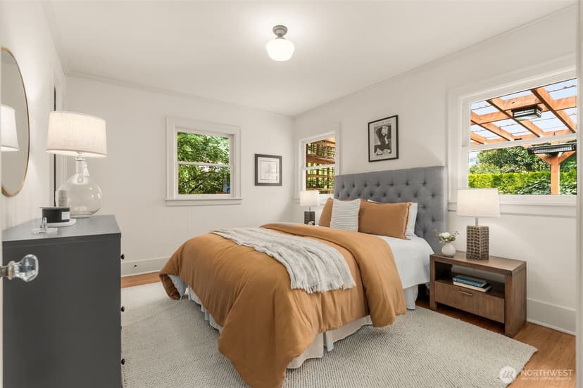 Property photo for 1914 3rd Avenue N, Seattle photo 13