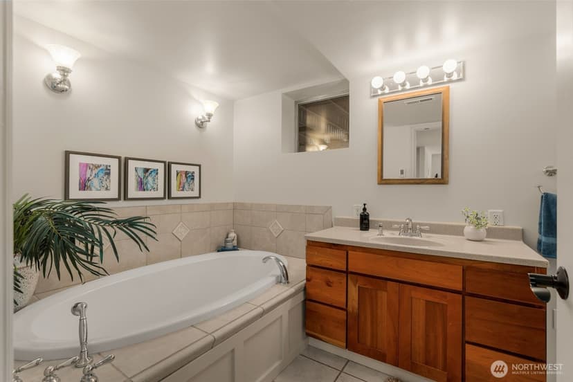 Property photo for 1914 3rd Avenue N, Seattle photo 24