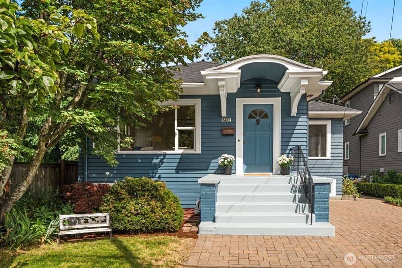 Property photo for 1914 3rd Avenue N, Seattle photo 2
