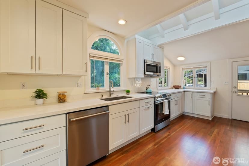 Property photo for 11556 17th Avenue NE, Seattle photo 13