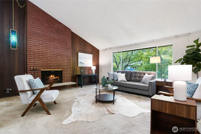 Property photo for 14860 NE 13th Street, Bellevue photo 4