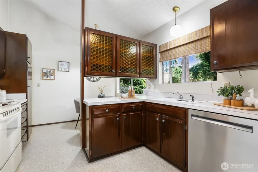 Property photo for 14860 NE 13th Street, Bellevue photo 7