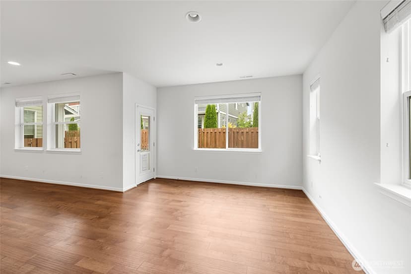 Property photo for 4502 31st Avenue SE, Everett photo 17