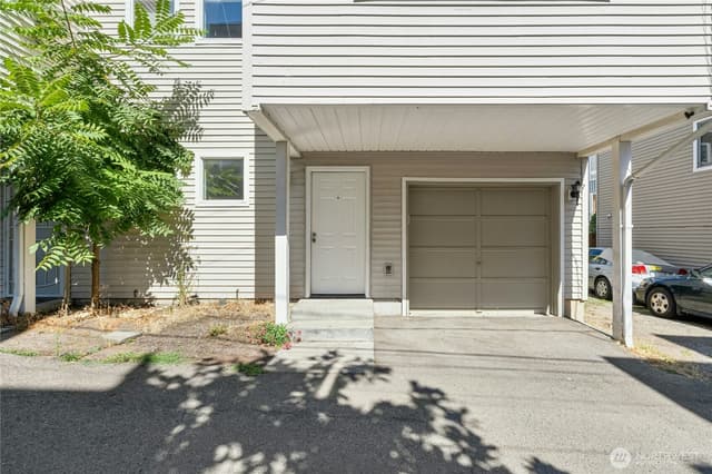 Property photo for 7530 43rd Avenue S #B, Seattle photo 4