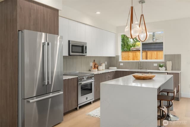 Property photo for 215 NE 123rd Street, Seattle photo 5