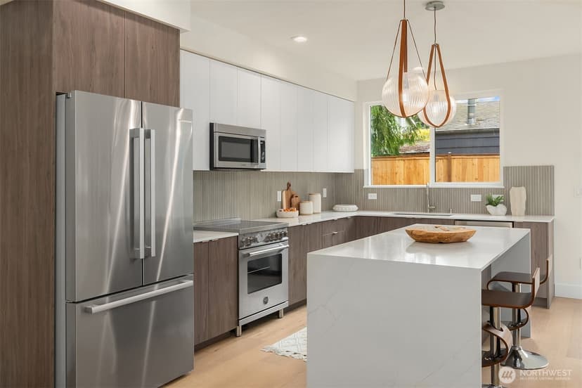 Property photo for 215 NE 123rd Street, Seattle photo 5
