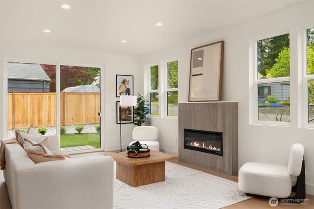 Property photo for 215 NE 123rd Street, Seattle photo 4