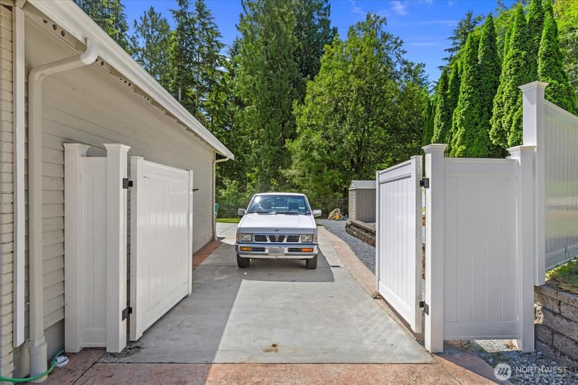 Property photo for 18223 Yew Way, Snohomish photo 37