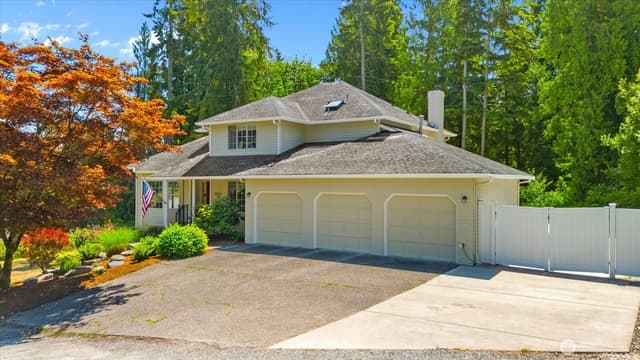 Property photo for 18223 Yew Way, Snohomish photo 2