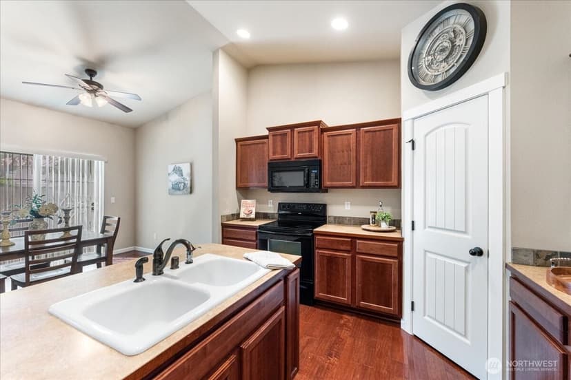 Property photo for 17820 35th Avenue E, Tacoma photo 14