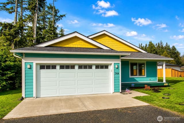 Property photo for 744 SE Evergreen Avenue, Ocean Shores