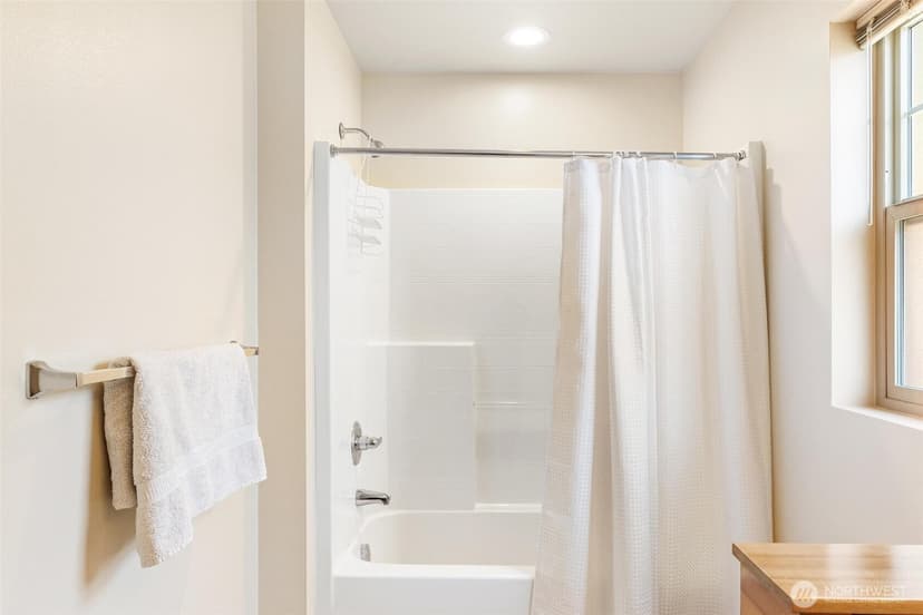 Property photo for 6617 198th Place SW, Lynnwood photo 28