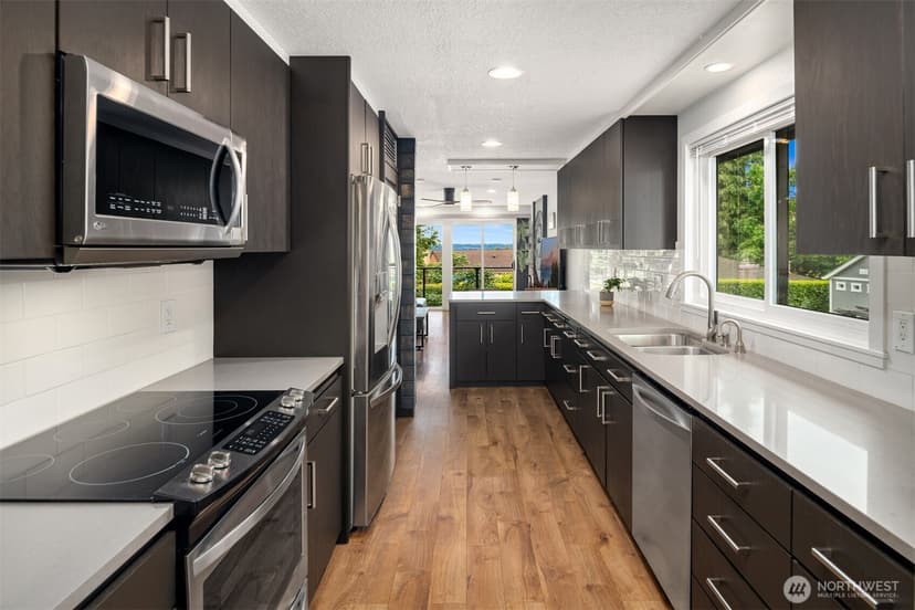 Property photo for 15417 21st Avenue SW, Burien photo 8