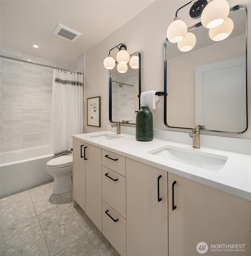 Property photo for 454 NE 40th Street, Seattle photo 26