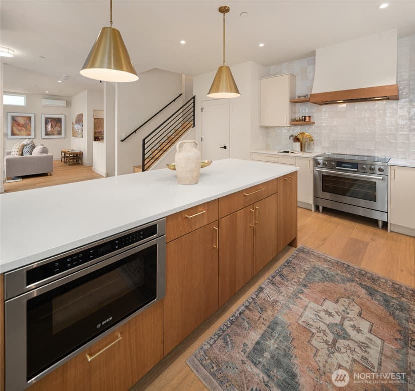 Property photo for 454 NE 40th Street, Seattle photo 9