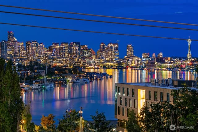 Property photo for 454 NE 40th Street, Seattle photo 4