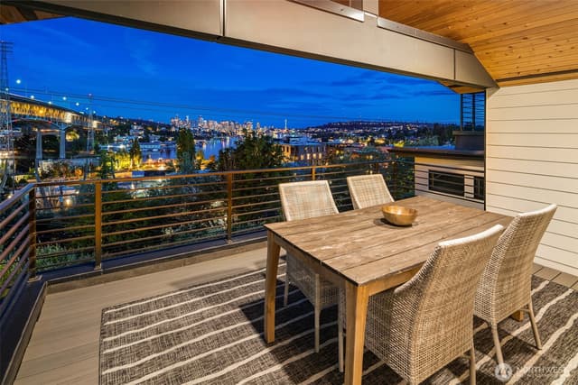 Property photo for 454 NE 40th Street, Seattle photo 3