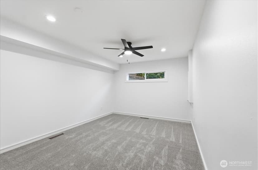 Property photo for 10837 Evergreen Terrace SW, Lakewood photo 30