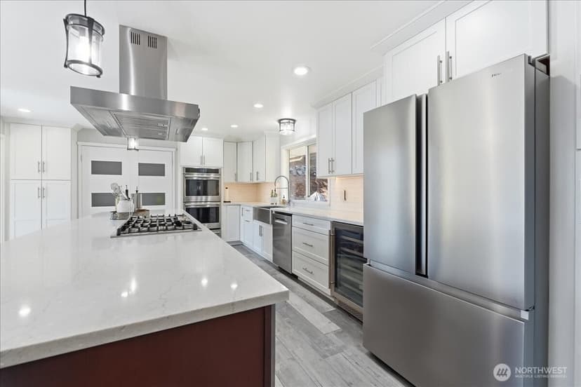 Property photo for 10837 Evergreen Terrace SW, Lakewood photo 6