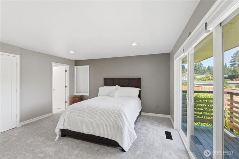 Property photo for 10837 Evergreen Terrace SW, Lakewood photo 19