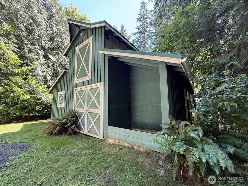 Property photo for 2015 290th Avenue NE, Carnation photo 32