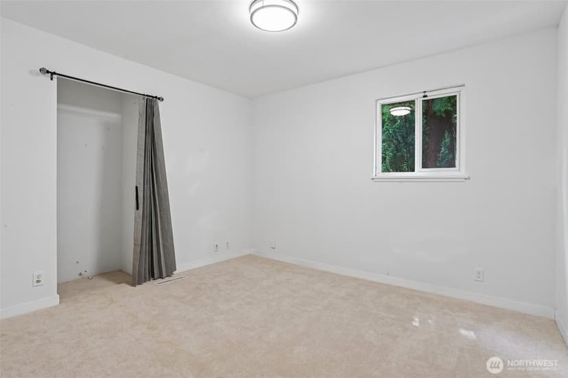 Property photo for 16220 Ambaum Boulevard S, Burien photo 24