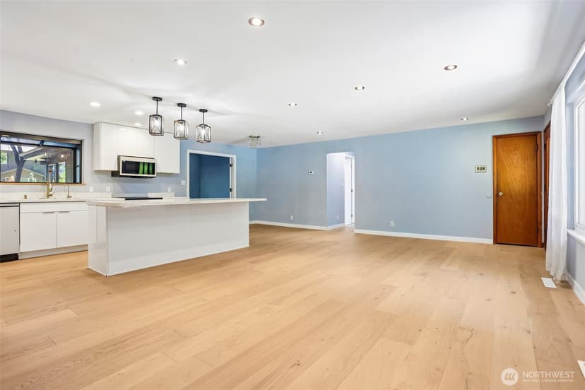 Property photo for 16220 Ambaum Boulevard S, Burien photo 8