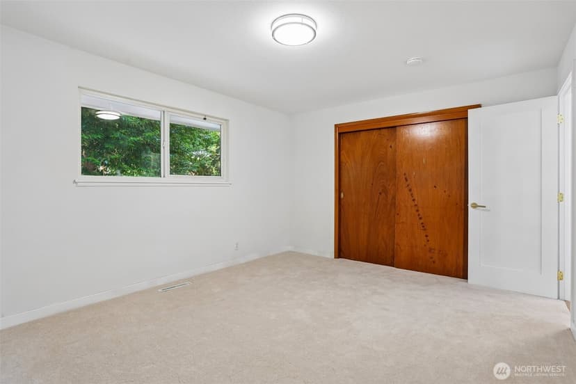 Property photo for 16220 Ambaum Boulevard S, Burien photo 27