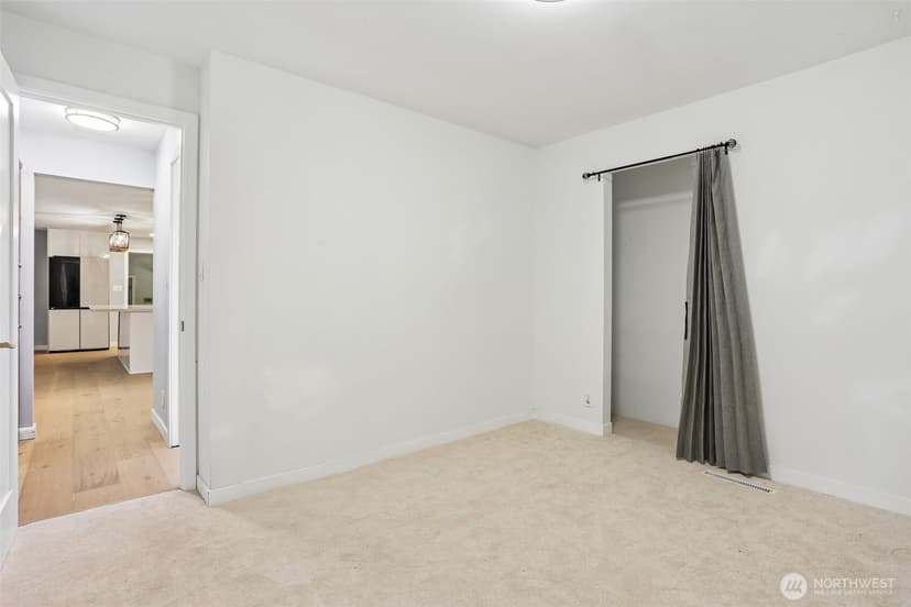Property photo for 16220 Ambaum Boulevard S, Burien photo 25