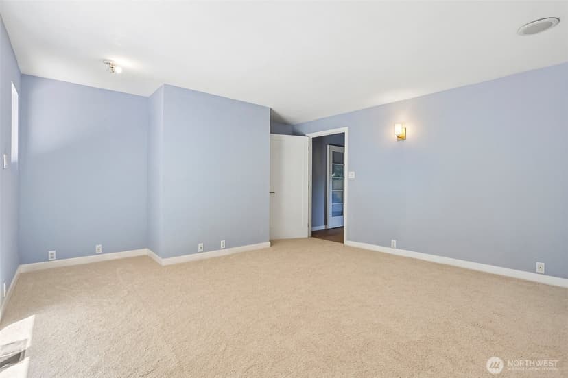 Property photo for 16220 Ambaum Boulevard S, Burien photo 17