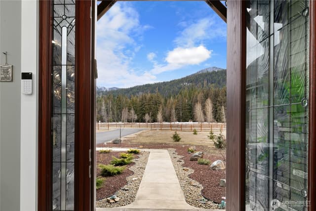 Property photo for 1550 Old Cedars Road, Cle Elum photo 2