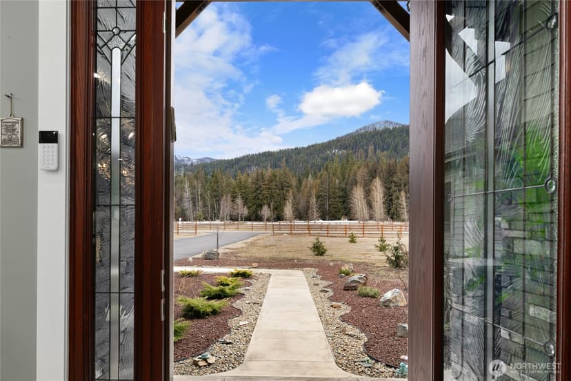 Property photo for 1550 Old Cedars Road, Cle Elum photo 2