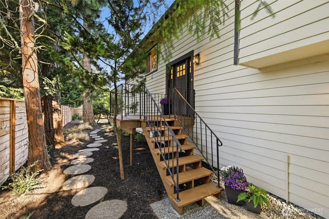 Property photo for 12544 25th Avenue NE, Seattle photo 2