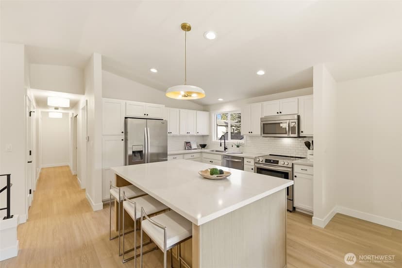 Property photo for 12544 25th Avenue NE, Seattle photo 10