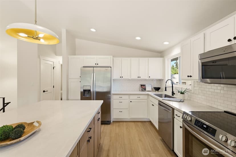 Property photo for 12544 25th Avenue NE, Seattle photo 11