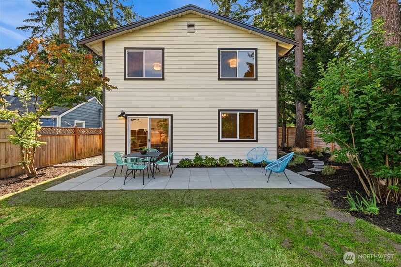 Property photo for 12544 25th Avenue NE, Seattle photo 33