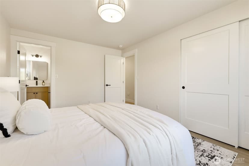 Property photo for 12544 25th Avenue NE, Seattle photo 18