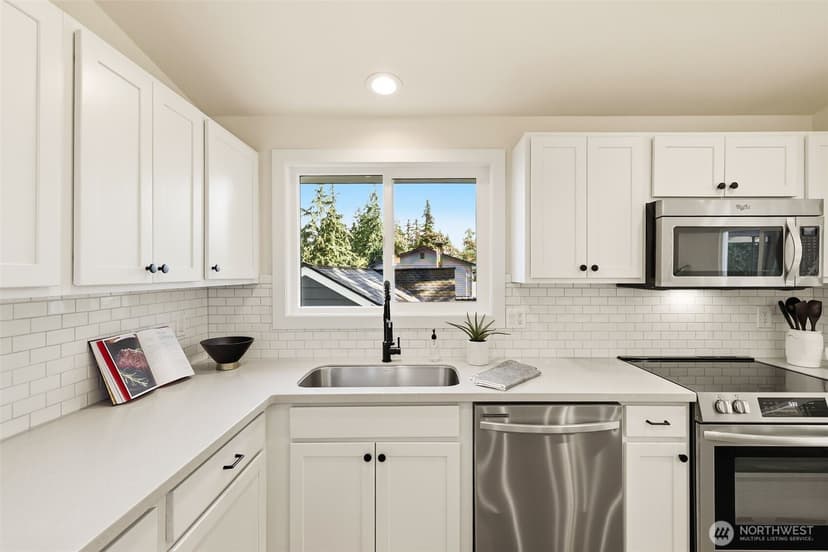Property photo for 12544 25th Avenue NE, Seattle photo 12