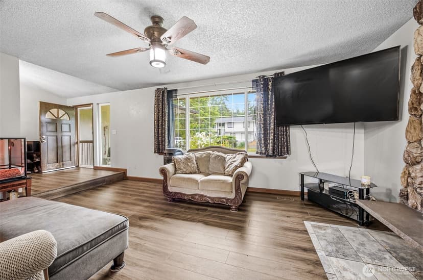 Property photo for 2519 151st Street E, Tacoma photo 3