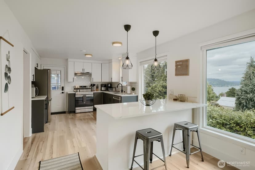 Property photo for 7528 S Lakeridge Dr, Seattle