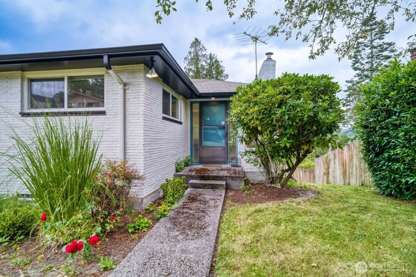 Property photo for 7528 S Lakeridge Dr, Seattle photo 6
