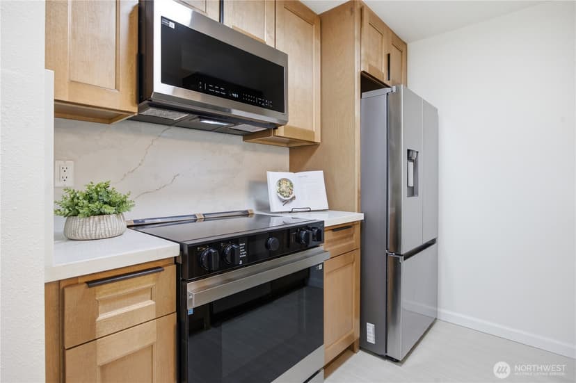 Property photo for 2334 NE 102nd Street #202, Seattle photo 5