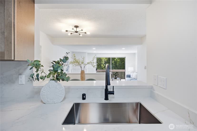 Property photo for 2334 NE 102nd Street #202, Seattle photo 6
