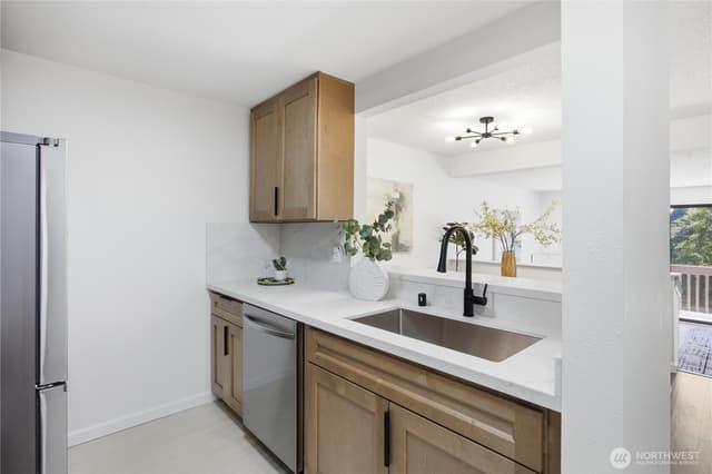 Property photo for 2334 NE 102nd Street #202, Seattle photo 4