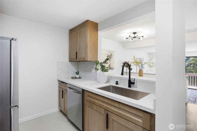 Property photo for 2334 NE 102nd Street #202, Seattle photo 4