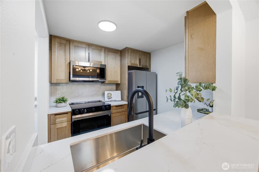 Property photo for 2334 NE 102nd Street #202, Seattle photo 7