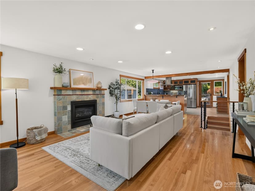 Property photo for 5547 38th Avenue NE, Seattle photo 6