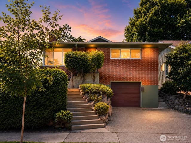 Property photo for 5547 38th Avenue NE, Seattle
